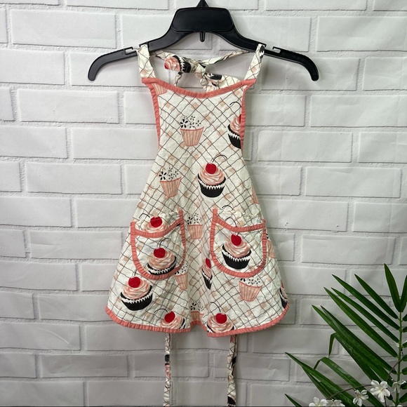 Jessie Steele Cherry Cupcake Apron - Picture 2 of 9